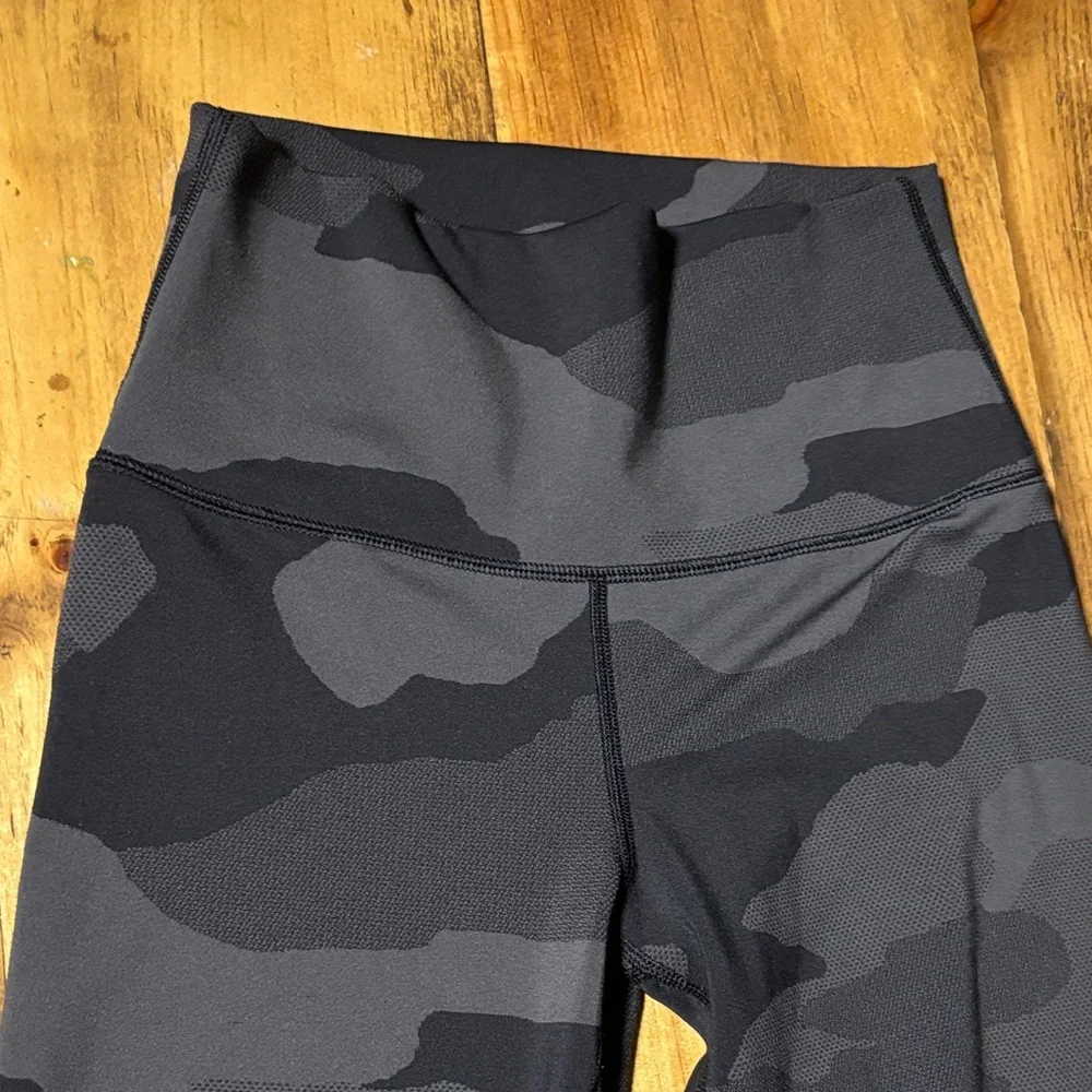 Aerie Gray Camouflage Leggings - Picture 3 of 4